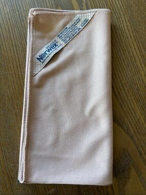 Norwex Blush Pink Microfiber Cloth for windows